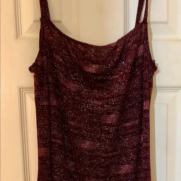 Sparkling maroon colored form fitting dress. - Picture 2 of 4